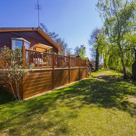 Stunning Lodge With Free Wifi For Hire At Carlton Meres In Suffolk Ref 60013M Saxmundham Exterior photo