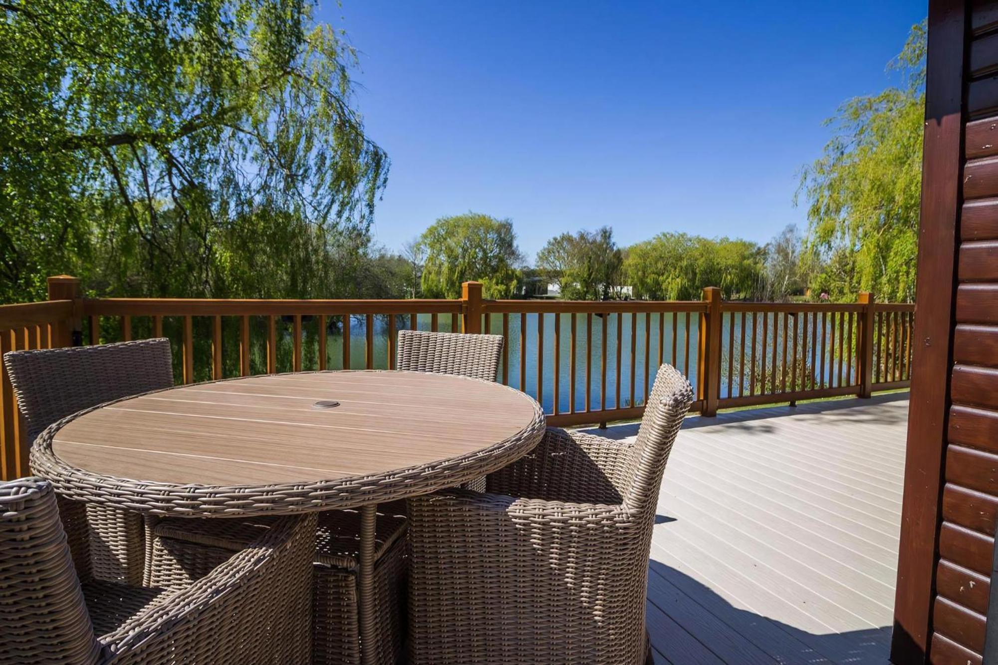 Деревянный коттедж Stunning With Free Wifi For Hire At Carlton Meres In Suffolk Ref 60013m Саксмундхэм