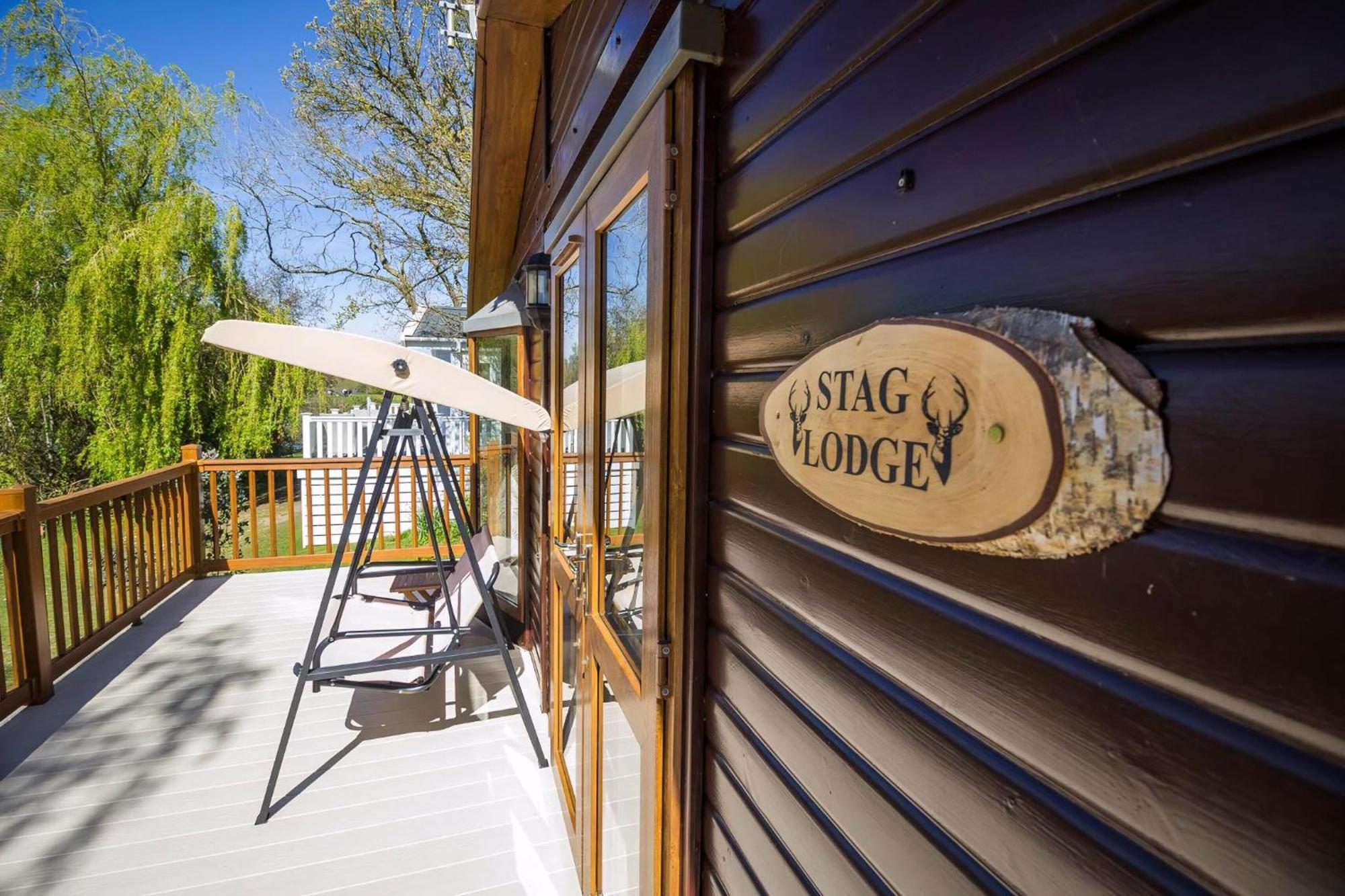 Stunning With Free Wifi For Hire At Carlton Meres In Suffolk Ref 60013m *