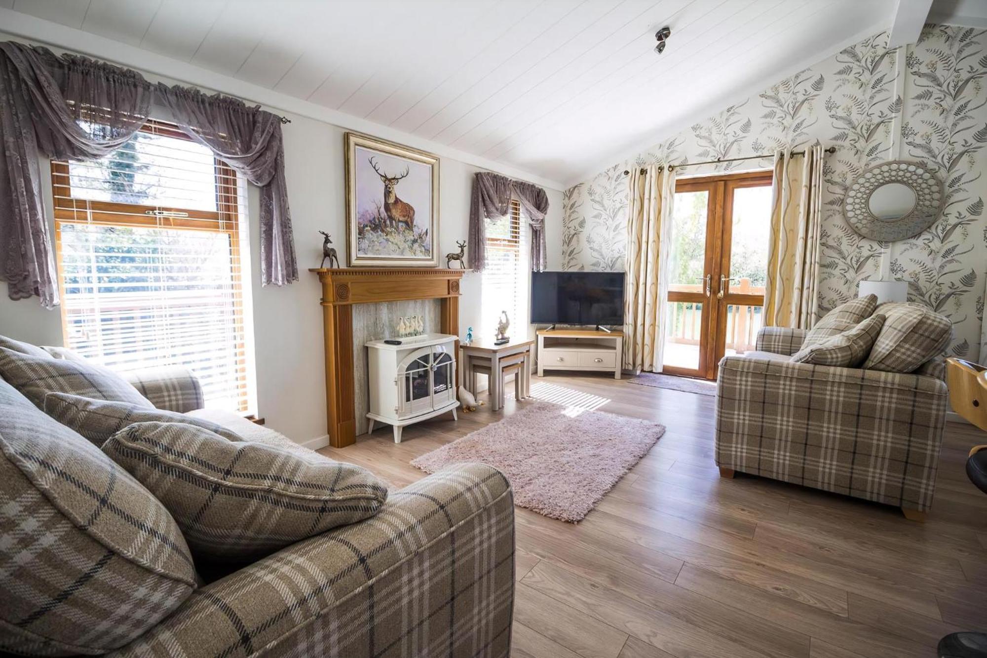Stunning With Free Wifi For Hire At Carlton Meres In Suffolk Ref 60013m * Saxmundham